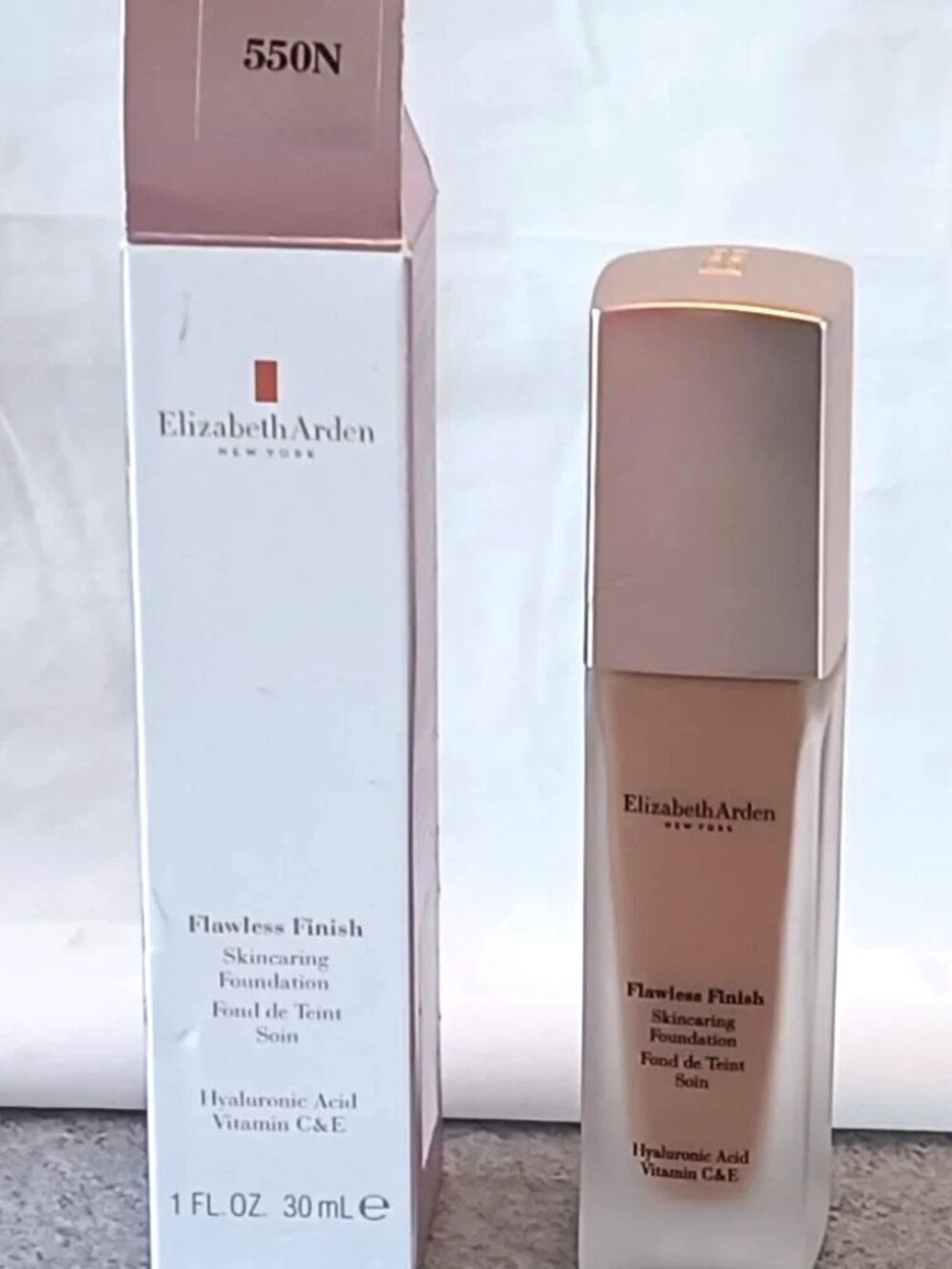 NEW In Box Elizabeth Arden Flawless Finish Skincaring Buildable Foundation 550N